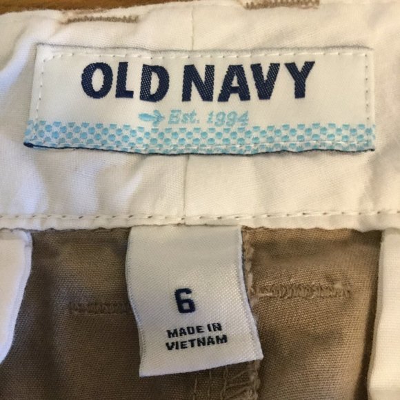 Old Navy Flamingo shorts - Picture 3 of 4